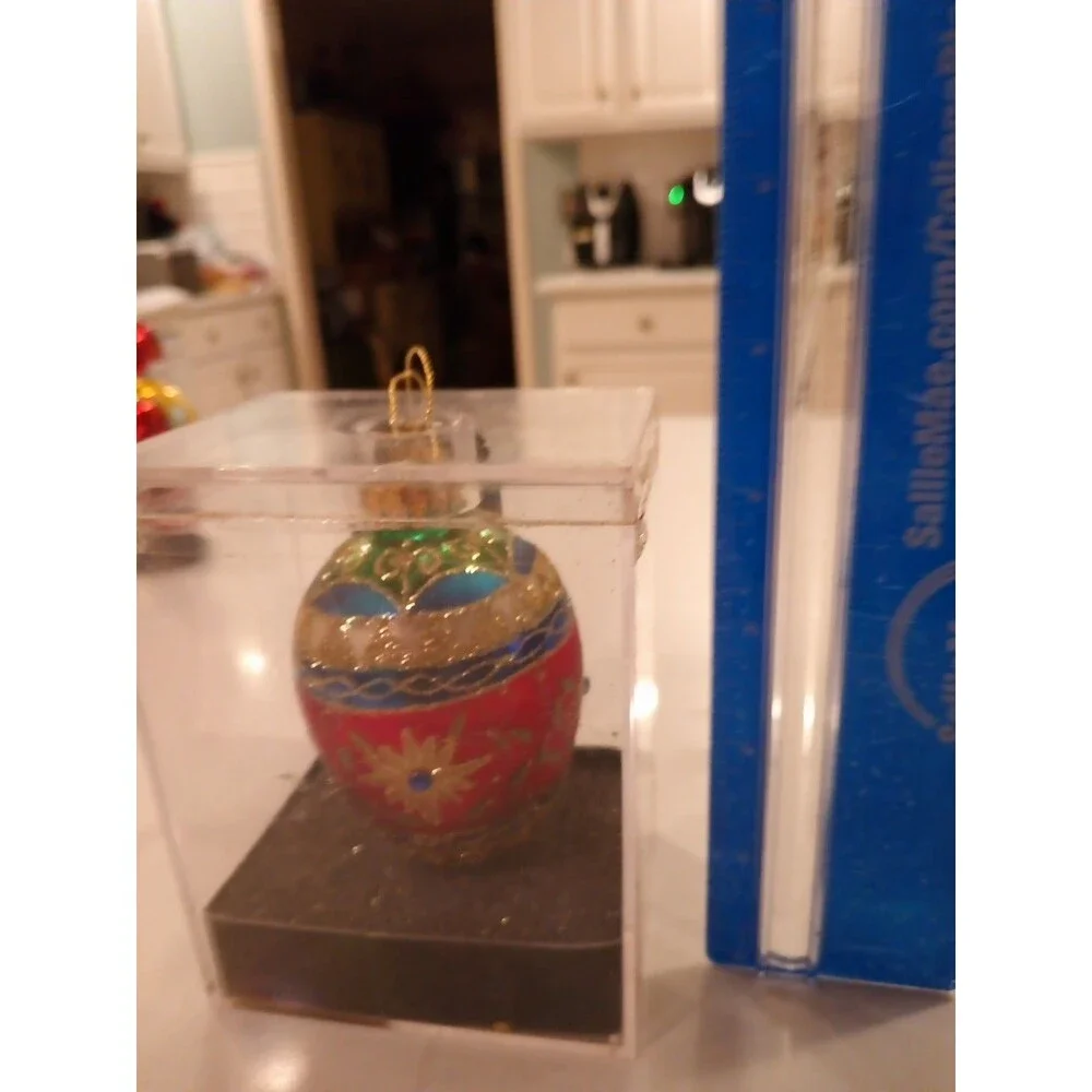 Beautiful GKI Bethlehem Glass Hand Crafted Christmas Glass Ornament New!